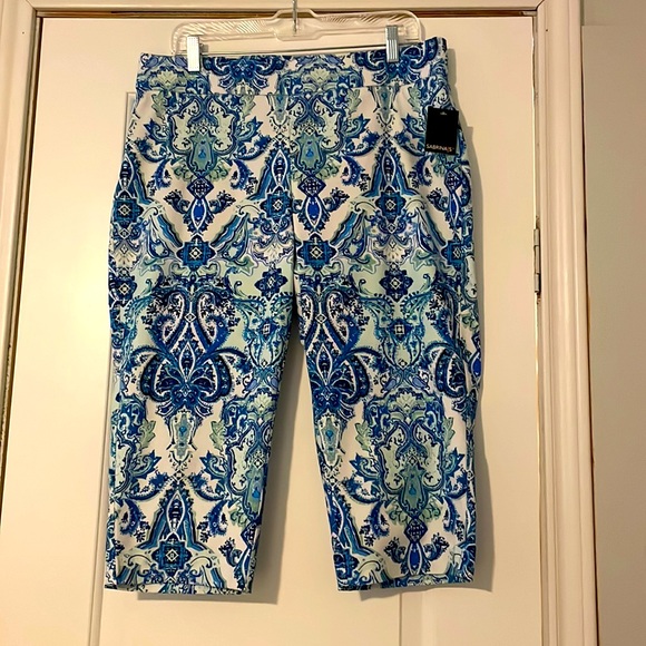 Sabrinas Pants - Capris Paisley Print, NWT